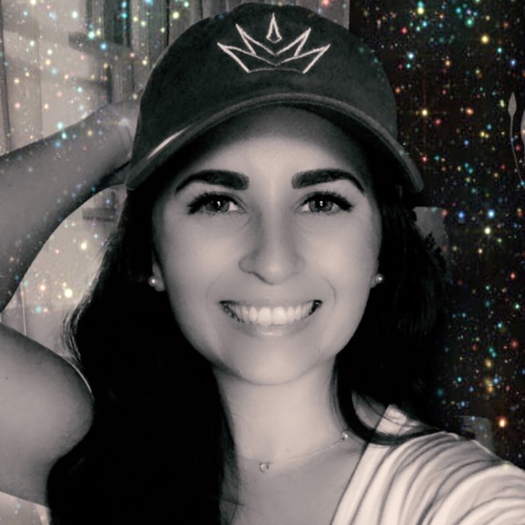 Meet your Posher, Lindsay - Picture 2 of 2